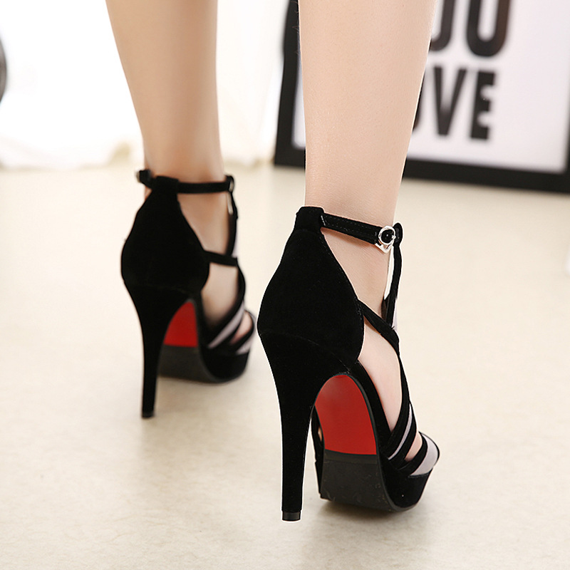 mode Europese stationsandalen  - Wide Fit Heels recensie en prijs